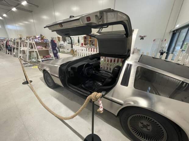 Машина времени с барахолки: DeLorean продают в эстонском секонд-хенде