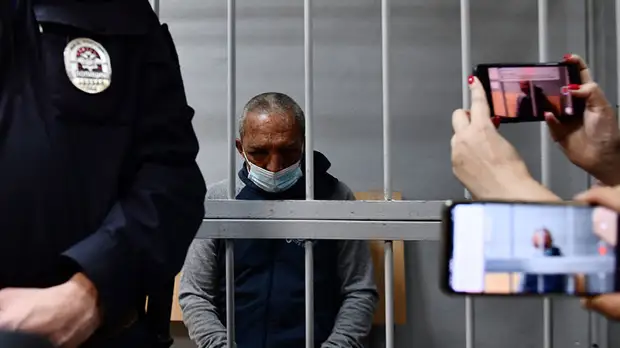 «В девочку попал случайно, хочу принести извинения»: суд арестовал открывшего стрельбу в Екатеринбурге мужчину