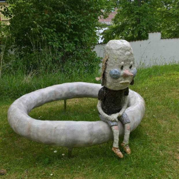 Печальная инсталляция.