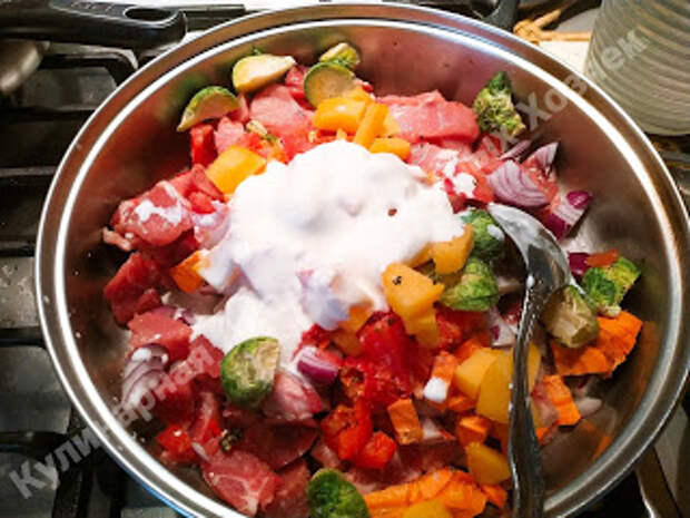Свинина тушеная с овощами