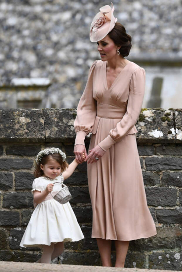 Герцогиня Кембриджская со своей дочерью.