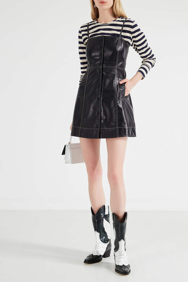 Короткое черное платье Ganni из натуральной кожи с застежкой на пуговицах по всей длине. Отстроченные контрастные швы, расклешенный подол. Идеальное сочетание с хлопковым лонгсливом свободного кроя в черную полоску. Короткое черное платье Ganni из натуральной кожи с застежкой на пуговицах по всей длине. Отстроченные контрастные швы, расклешенный подол. Идеальное сочетание с хлопковым лонгсливом свободного кроя в черную полоску.