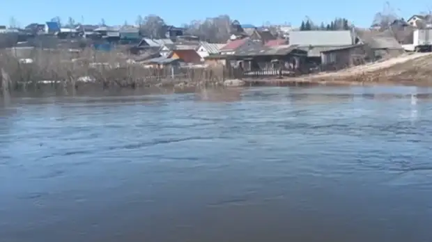 В Алнашском районе прорвало самовольно построенную плотину