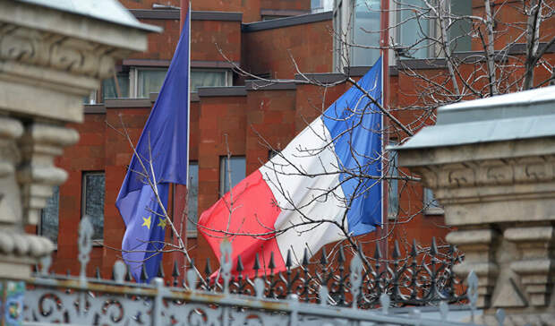 Сотрудника французского посольства объявили персоной нон грата