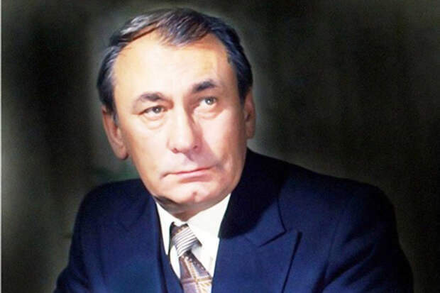 «Трясся в кустах»: как 76-летний Владимир Самойлов не смог усидеть на месте, когда его Надежда впервые снималась в кино