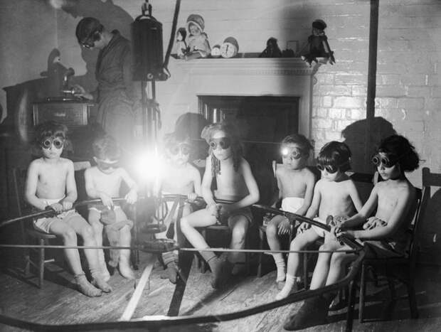 Ультрафиолетовая терапия, 1931 год историческое фото, история