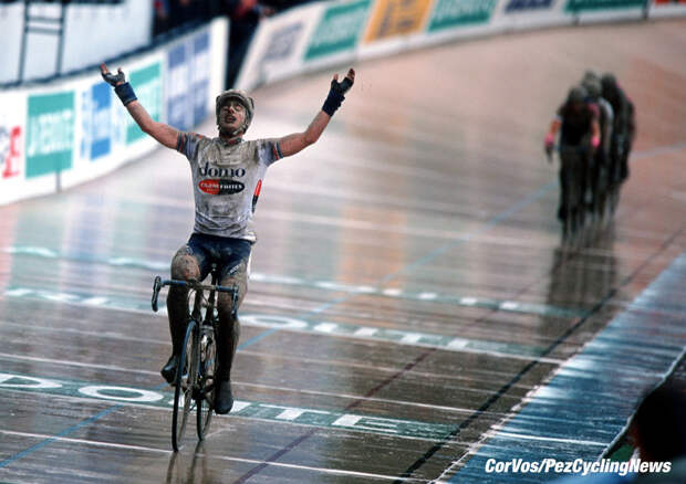 Parijs-Roubaix, foto Cor Vos ©2001 Servais Knaven
