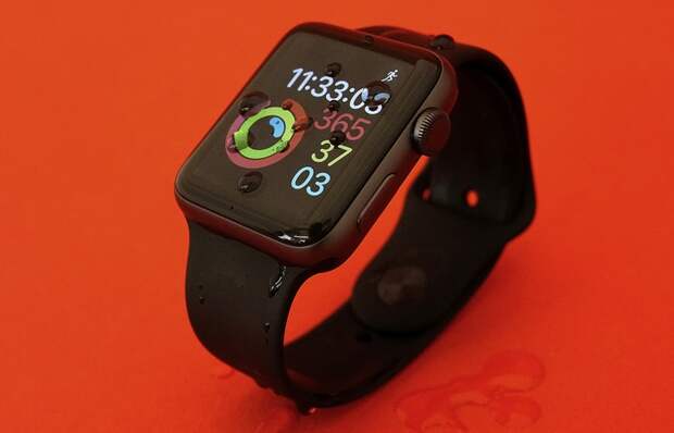 Фитнес-трекер: Apple Watch Series 2.
