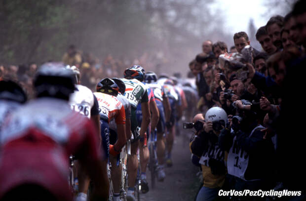 Parijs-Roubaix, foto Cor Vos ©2000 Sfeer