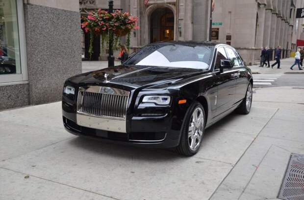 2. Rolls-Royce Phantom 2015 года авто, политика, факты