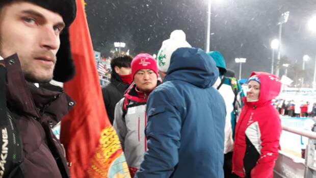 Российских болельщиков выгнали со стадиона за флаг с Лениным на Играх