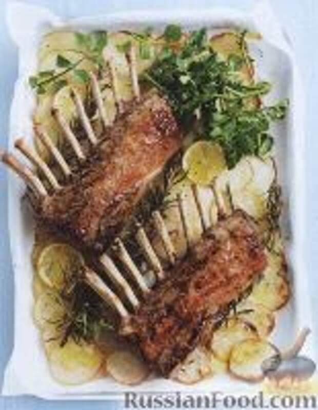 Бараньи ребра с картошкой в духовке. Бараньи ребрышки в духовке. Бараньи ребрышки с картошкой. Бараньи ребра с картошкой. Бараньи ребра в духовке с картошкой.