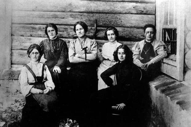 Women-1900 Women-1900