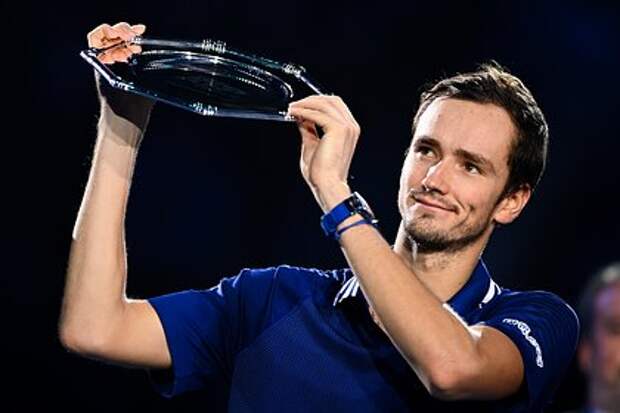 Медведев обыграл Алькараса и пробился в финал Indian Wells