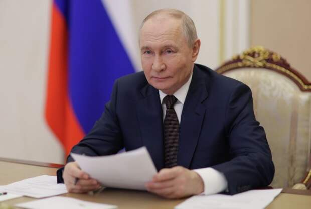 Путин поздравил бойцов 35-й армии с присвоением почетного наименования