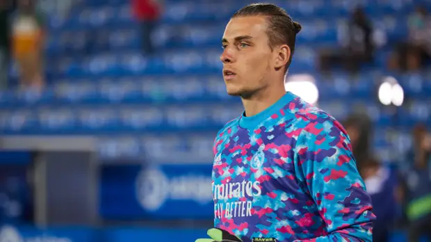 Источник: украинский голкипер «Реала» Лунин хочет покинуть команду