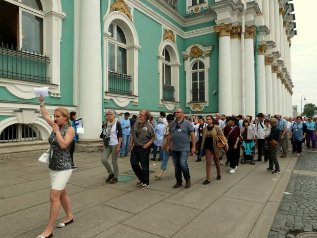 Туристы принесли Петербургу 234 млрд рублей в 2021 году