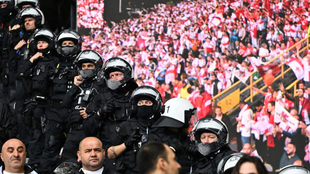 Фанаты Турции и Грузии подрались на стадионе перед матчем Евро-2024