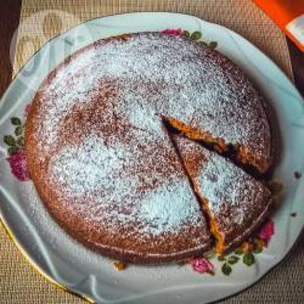 Фото рецепта: Быстрый пирог из кефира и варенья