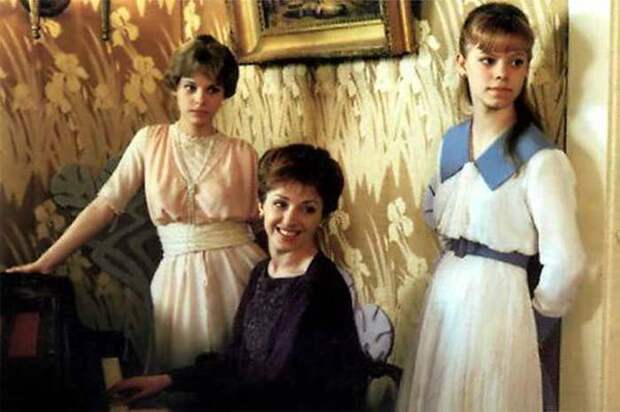 Кадр из фильма *Васса*, 1982 | Фото: stuki-druki.com Кадр из фильма *Васса*, 1982 | Фото: stuki-druki.com