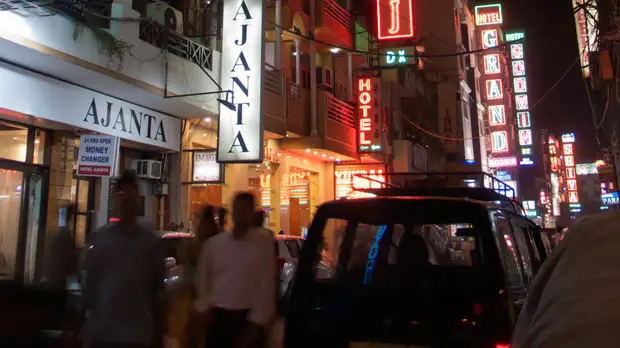 В Дели вводят комендантский час из-за COVID-19