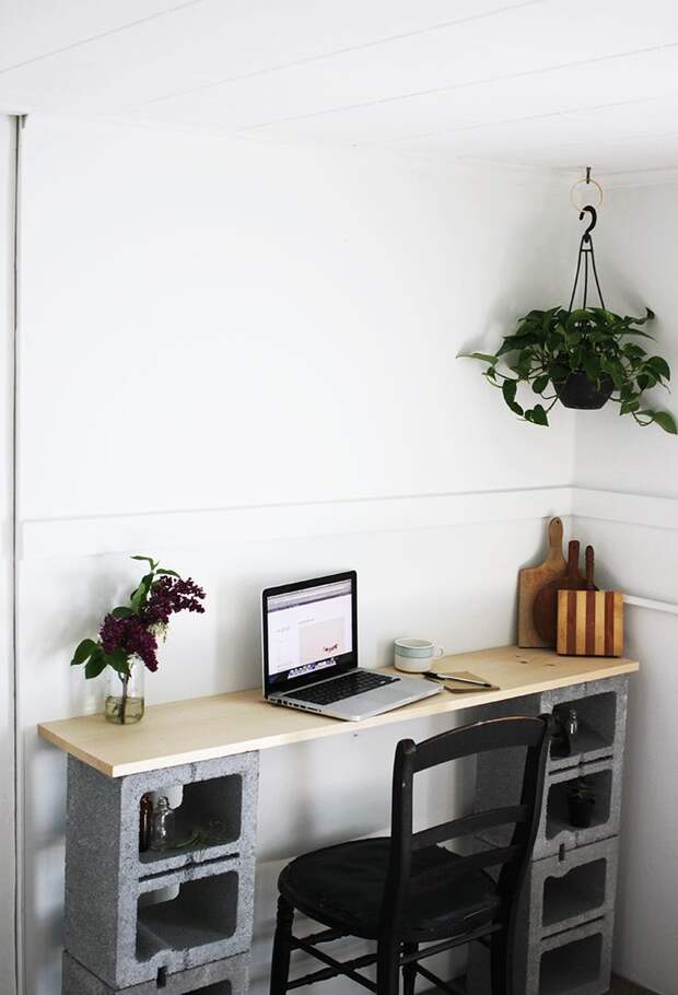 DIY: cinder block table For when I need apartment furniture and can't afford anything other than cinder blocks. And whatta ya know... It looks great!: 