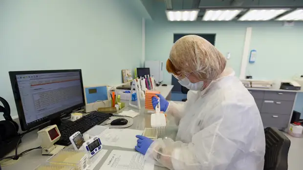 Инфекционист Вознесенский оценил возможность появления нового штамма коронавируса