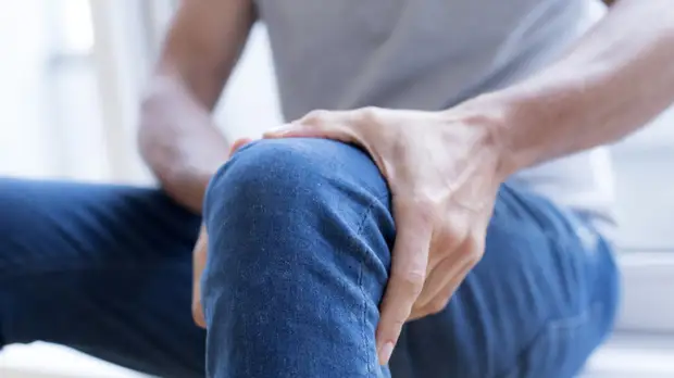 Терапевт Жито назвал возможные причины возникновения боли в коленях