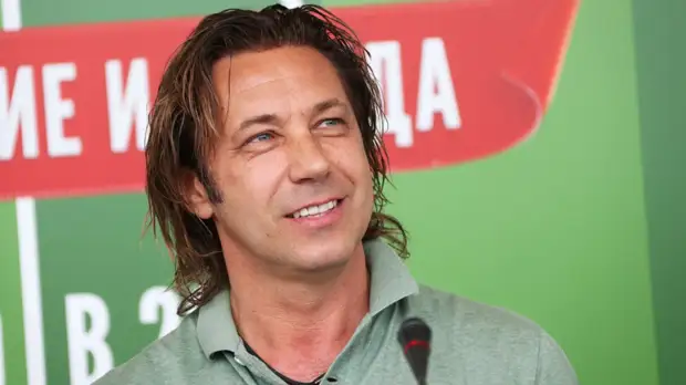 Мостовой считает, что проблема выступления молодёжной сборной России — в высоких зарплатах игроков