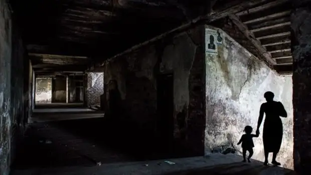 Заброшенная гостиница Grande Hotel в Мозамбике стала домом для 3500 человек