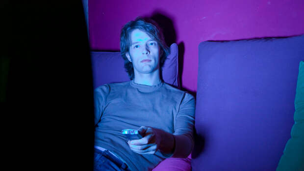 «Рыбак рыбака видит издалека»: почему люди смотрят скандальные ток-шоу