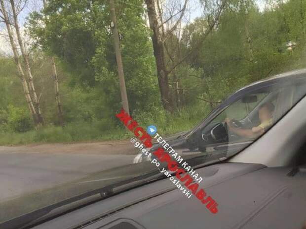 В Ярославле наказали водителя, который на руках перевозил маленького ребенка