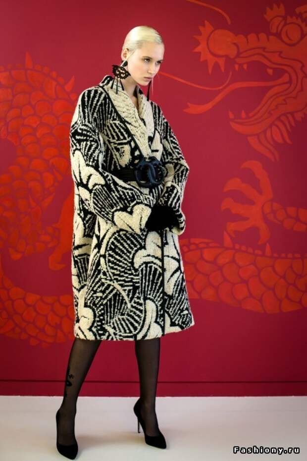 Josie Natori осень-зима 2017-2018 -- очень эффектно и стильно. И очень женственно