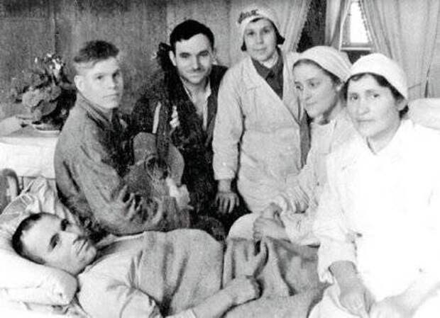 Потерянные в госпитале. Дети в госпитале в Великой Отечественной войны 1941-1945 годов. Дети в госпитале в годы Великой Отечественной войны. Медсестра в госпитале 1941-1945.