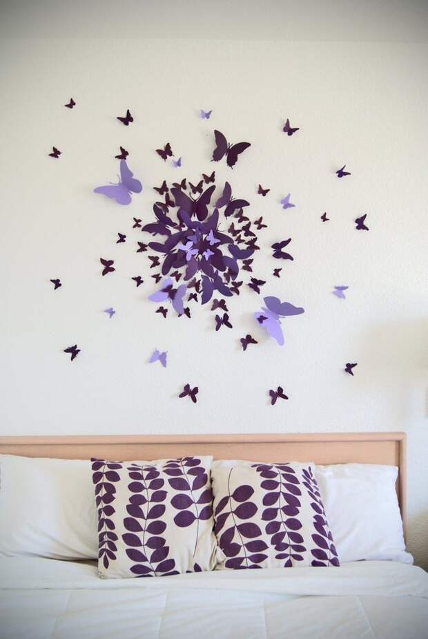 Декор стены бумажными бабочками
