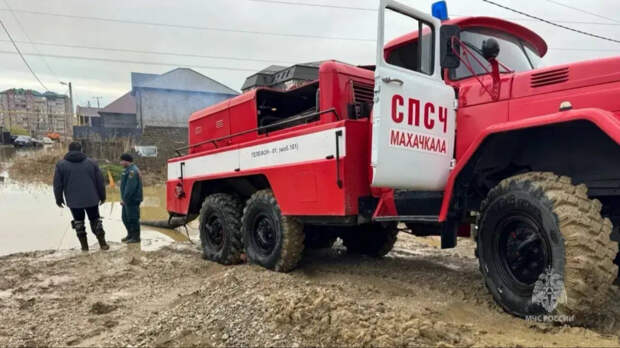 Путин поручил оказать помощь пострадавшим от аномальных осадков в Дагестане