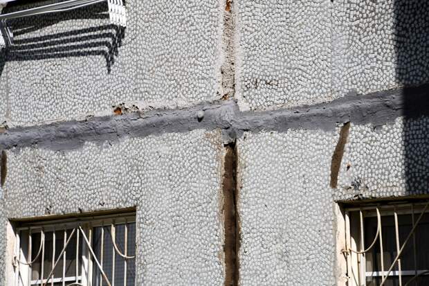 В российском городе пожаловались на рассыпающийся жилой дом