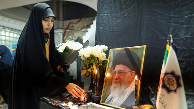 В Иране отложили церемонию прощания с Али Хаменеи