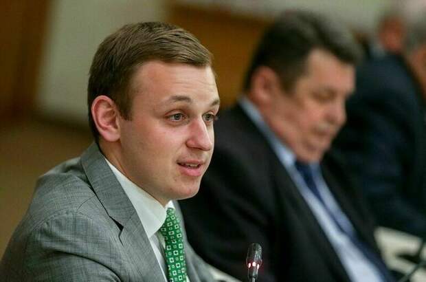 Власов призвал унифицировать правила отсрочки оплаты обучения в вузах