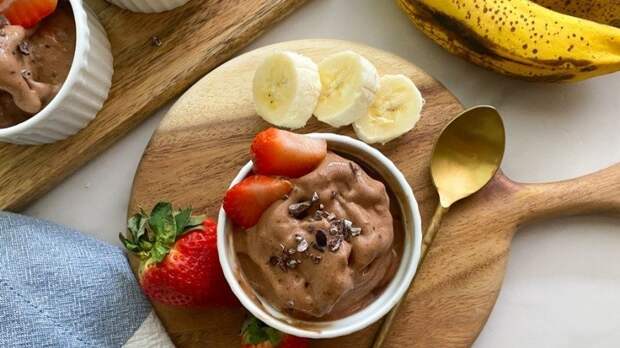 Шоколадно-банановое мороженое без молока и сливок
