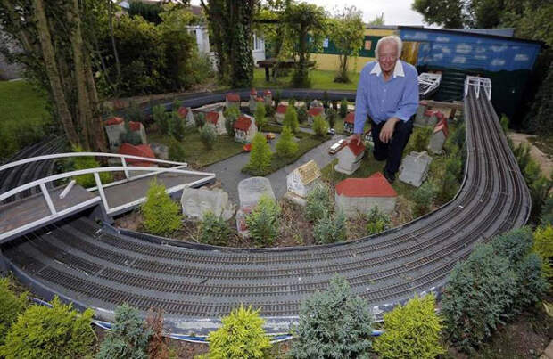 Пенсионер создал невероятную модель железной дороги