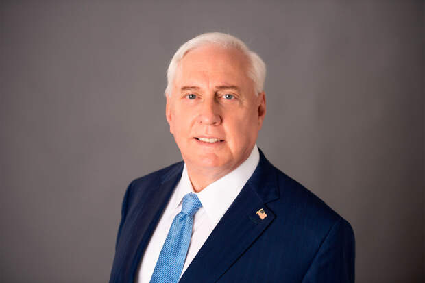 Полковник Макгрегор: вовлеченность в дела Израиля и Украины загнала США в тупик