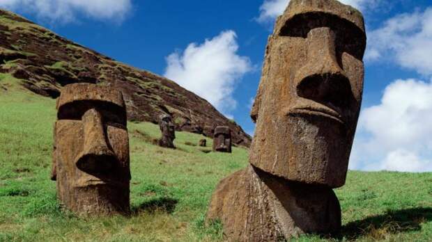 Знаменитые монументы острова Пасхи. | Фото: reddit.com.