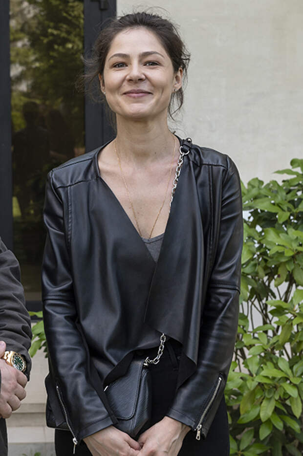 Константин Богомолов, Елена Лядова и другие в сериале Федора Бондарчука и Паулины Андреевой "Псих"