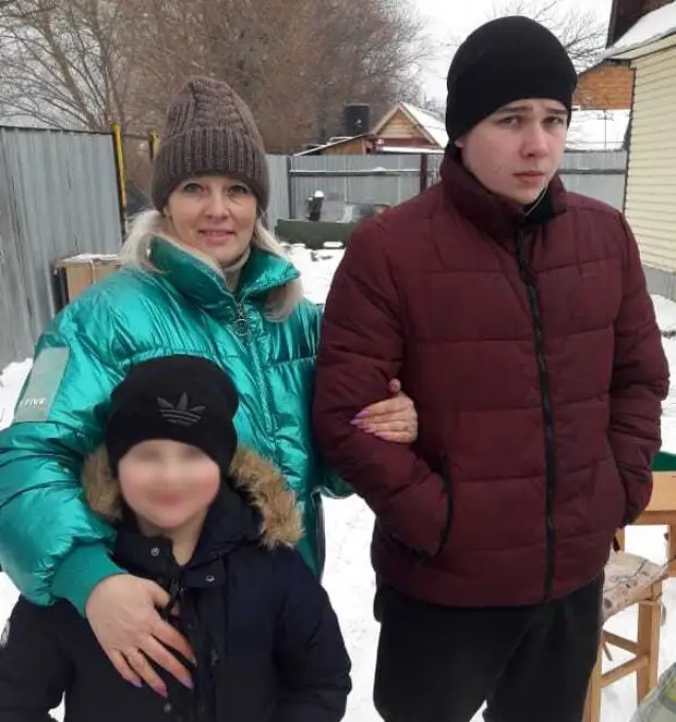 «Кричал те же фразы»: мать покончившего с собой подростка просит проверить связь смерти сына с трагедией в Казани