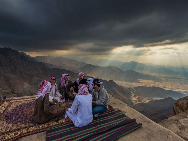 sarawat-mountains-scene_95291_990x742