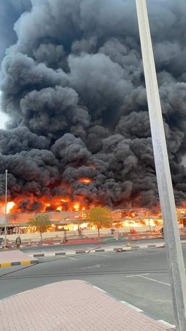 Страшный пожар на рынке в ОАЭ: огонь поглотил огромное здание (ФОТО, ВИДЕО) | Русская весна
