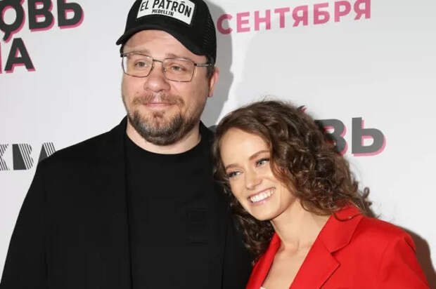 Обнимались и светились от счастья: Гарик Харламов и Катерина Ковальчук впервые вышли в свет после свадьбы