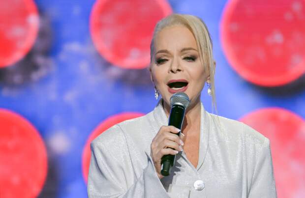 На первый в году концерт Долиной в Москве продали меньше половины билетов