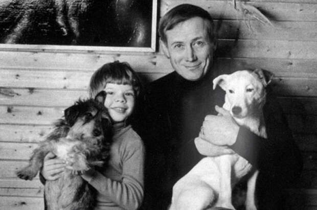 Поэт Евгений Евтушенко (справа) с сыном. 01.09.1989